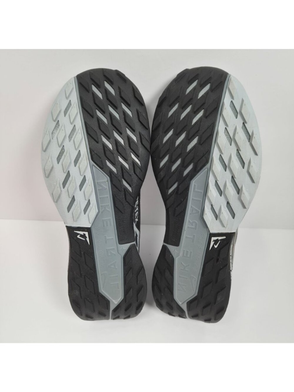 Nike Pegasus Trail 5 GORE-TEX Mens Black/Gray Running Shoes FQ0908-001 US Sz 10 - Picture 7 of 8